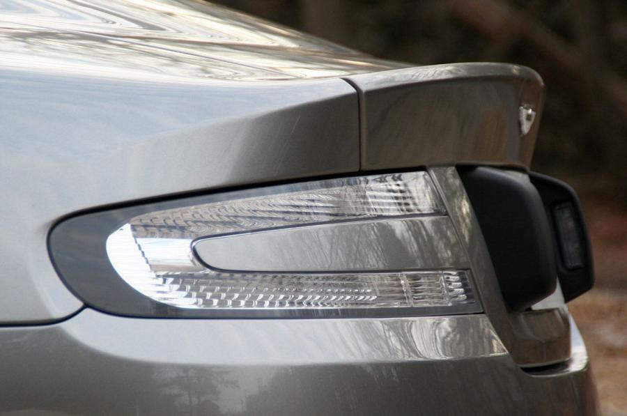 Детали экстерьера Aston Martin Virage 2011 года  (NA) (фото 27 из 39)